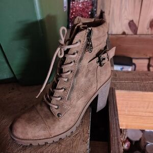 GBG Los Angeles Tan Lace-Up Boots